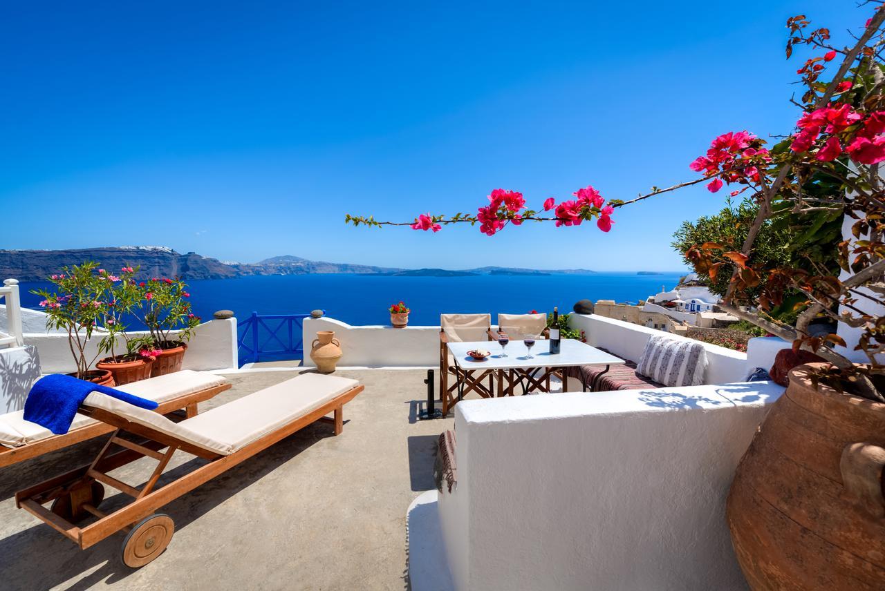 Chelidonia Traditional Oia